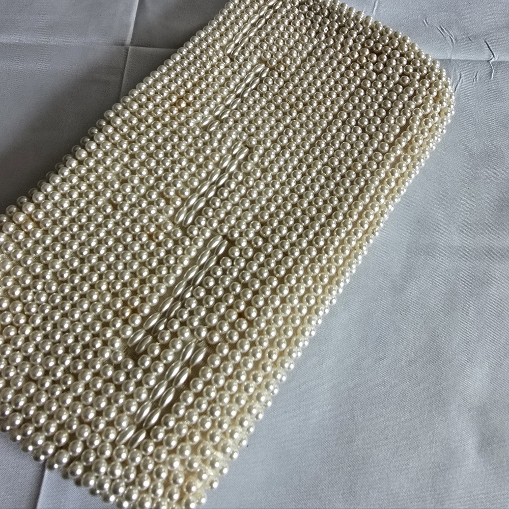 Vintage Purses Bundle 2 Pack Cream Leather Shoulder Bag,Beaded Pearl Clutch - Picture 10 of 12